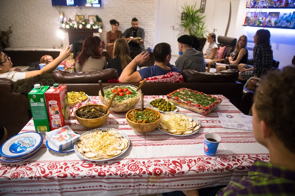 Росстат подсчитал, во что россиянам обойдется новогодний стол. Фото: Артем Геодакян/ТАСС