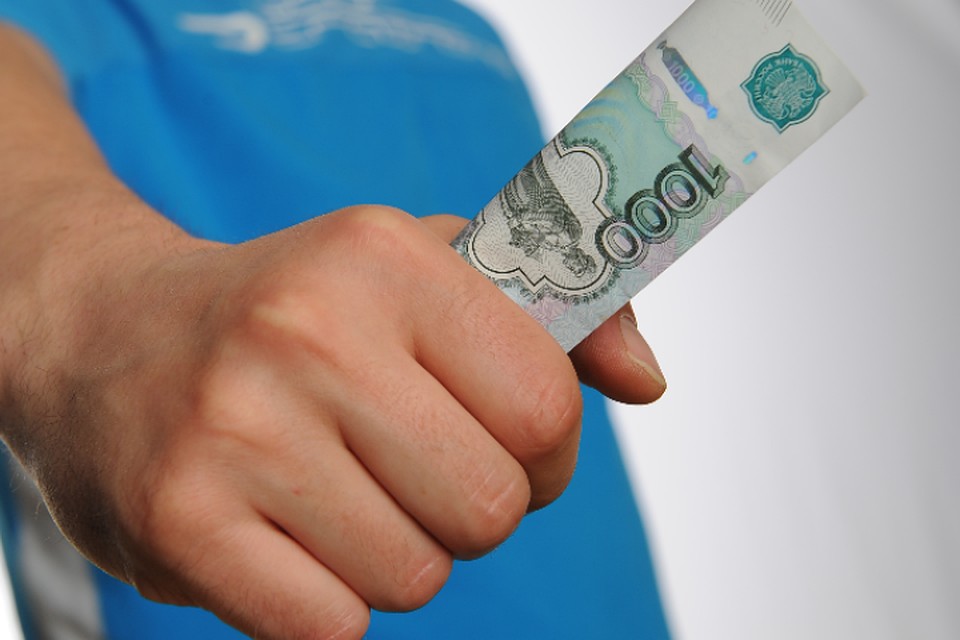 Безработица и выплаты пенсий. 5 тысяч рублей. Сумма взятки. Выплаты с 1950 по 1991 год рождения как получить. 10 тысяч рублей.