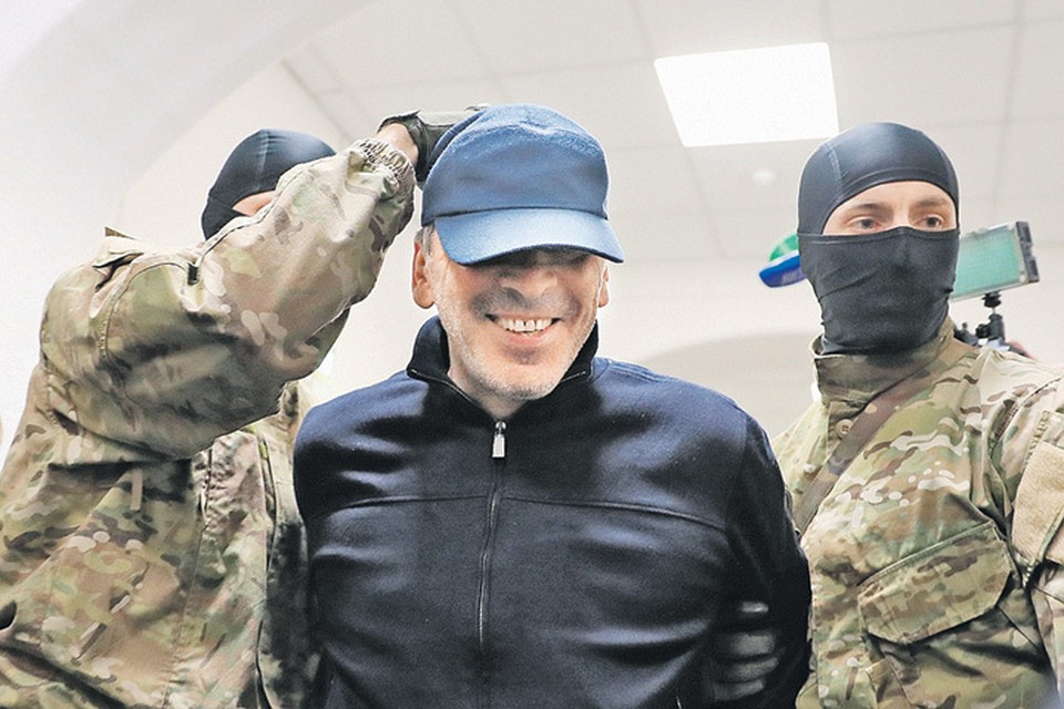 Всю верхушку правительства Дагестана доставили спецсамолетом в Москву, где суд вчера решал вопрос об их аресте по подозрению в мошенничестве. На фото - врио премьер-министра Дагестана Абдусамад Гамидов. Фото: Станислав КРАСИЛЬНИКОВ/ТАСС