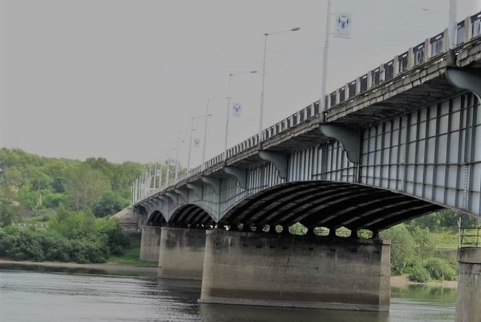 Кузнецкий мост новокузнецк. Река томь жд мост новокузнецк. Река томь новокузнецк мост. Коммунальный мост томск. Кузнецкий мост кемерово.