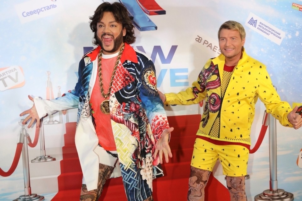 Катания на гигантских бананах, губы в человеческий рост