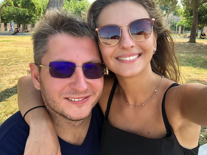 Таких откровений о страстной любви Молдова еще не слышала: Владелец Starnet Александр Македон отчаянно признался в любви к девушке и попросил ее не уходить Таких откровений о страстной любви Молдова еще не слышала: Владелец Starnet Александр Македон отчаянно признался в любви к девушке и попросил ее не уходить
