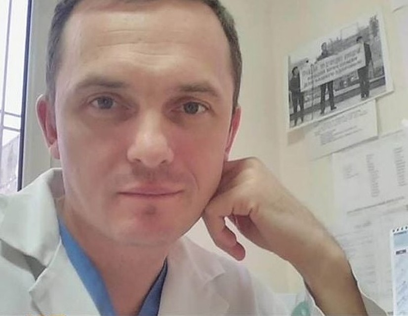 В Кишиневе на рабочем месте умер врач: "Он заперся в кабинете изнутри, пришлось ломать дверь" В Кишиневе на рабочем месте умер врач: "Он заперся в кабинете изнутри, пришлось ломать дверь"