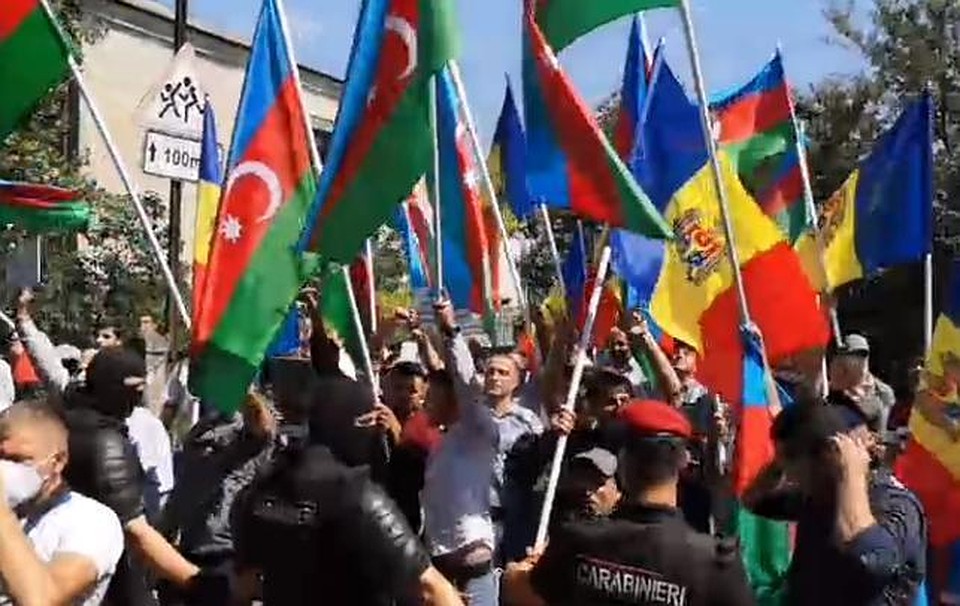 Обращение к армянам и азербайджанцам в Молдове: Уважайте дом, который вас приютил в кровавые 90-е Обращение к армянам и азербайджанцам в Молдове: Уважайте дом, который вас приютил в кровавые 90-е