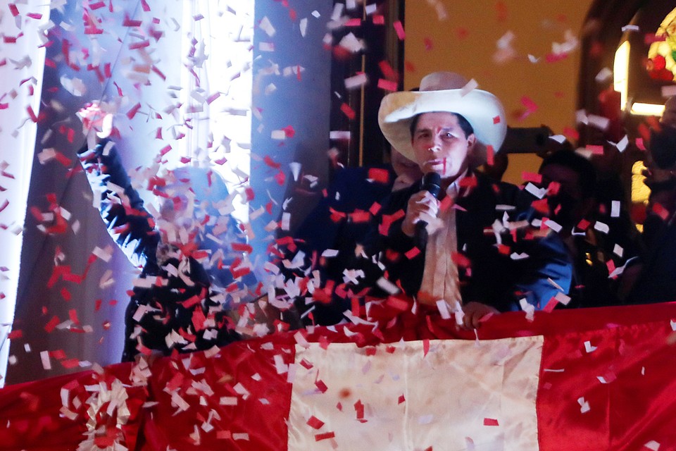 La consigna principal con la que Castillo ganó las elecciones fue la declaración de que no habrá más pobres en un país rico.