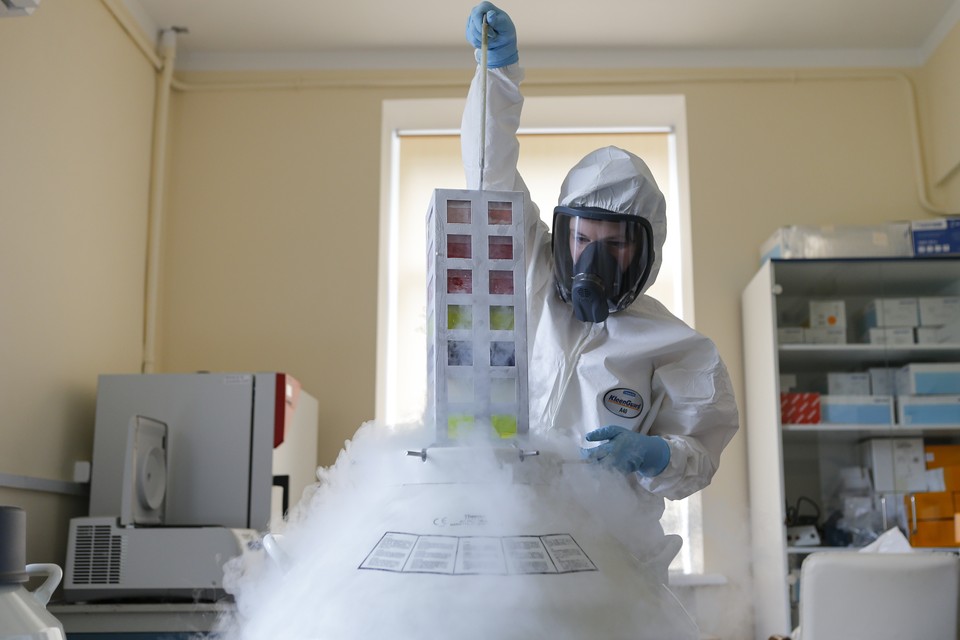 Американцы настаивают на лабораторном происхождении вируса COVID-19