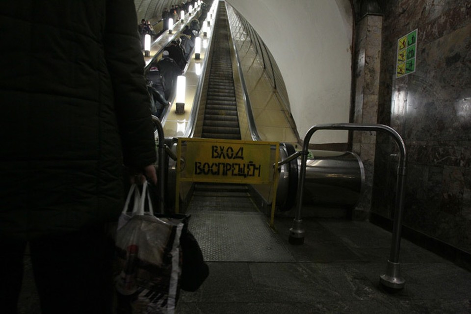 Очевидица давки на «Комсомольской»: «Вдруг эскалатор стал двигаться с огромной скоростью, и на нас повалились люди»