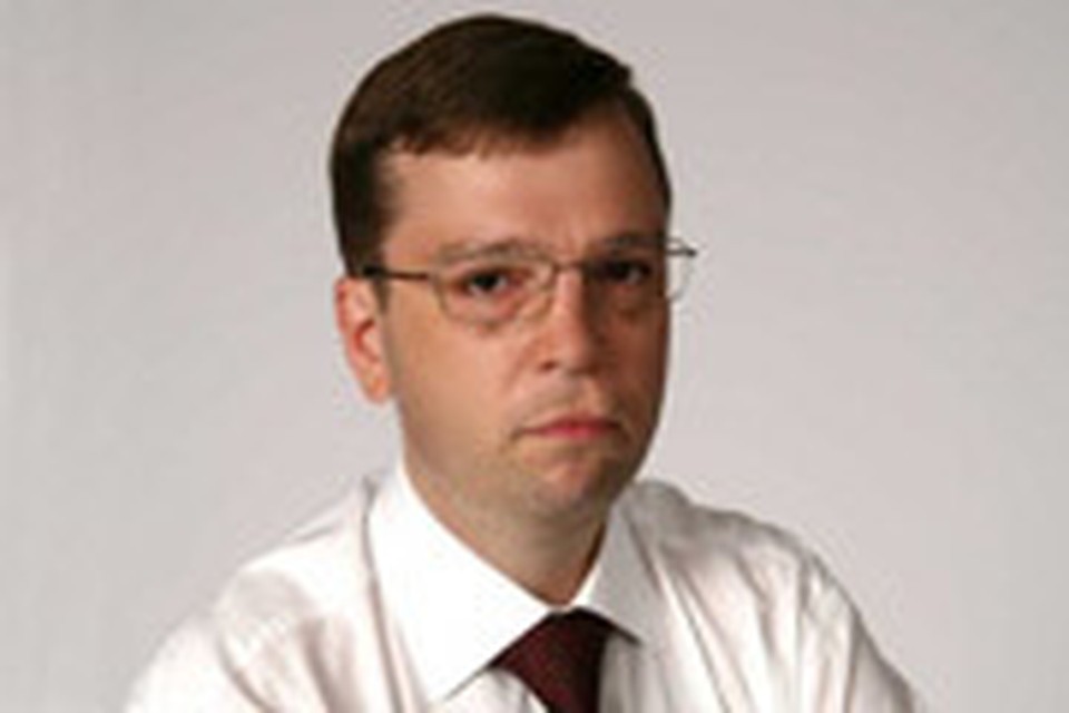 У шеста раком без трусов — pic 3
