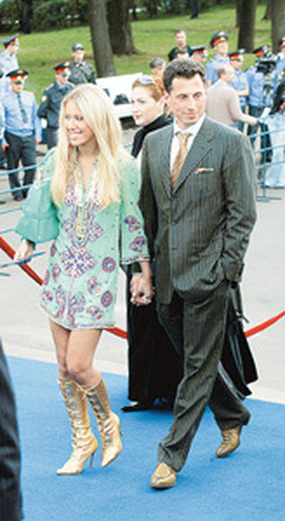 Жениху Ксении не очень нравится внимание, которым она окружена со всех сторон.