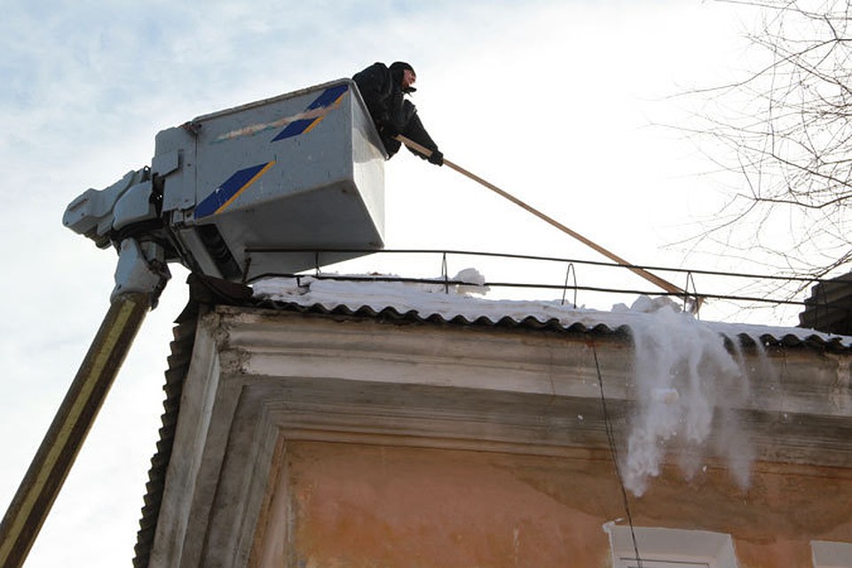 сбивание сосулек. телескопическая штанга для сбивания сосулек. сбивание сосулек. сбивать сосульки. сбивание сосулек.