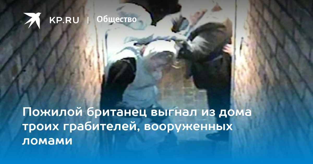 Видео парень дал отпор троим