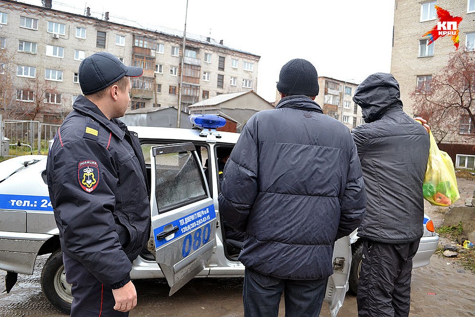 Транспортная полиция. С какого числа работает полиция. Полиция поиски людей зимой. Российская полиция. Охрана дачи полицией.