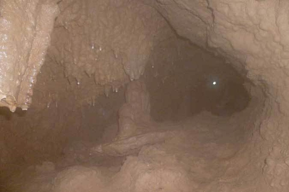 Неизвестное пещеры. Липцевские пещеры. Неизвестное пещеры. Пещера чудес. Итальянский пещерный житель.