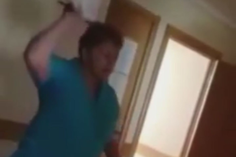 В одной из больниц Махачкалы разгорелся скандал. Фото: стоп-кадр Youtube