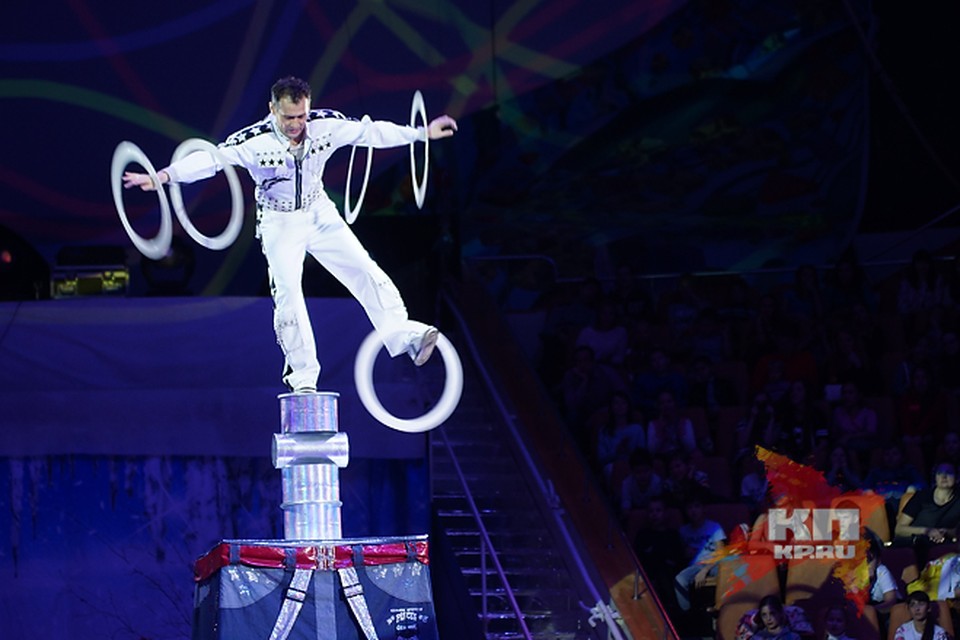 Новогоднее цирковое спортивное шоу. Головоглаз цирк. Новогодний цирк 2020 Самара. Новогодний цирк Туймазы. Белая глина цирк 2022.
