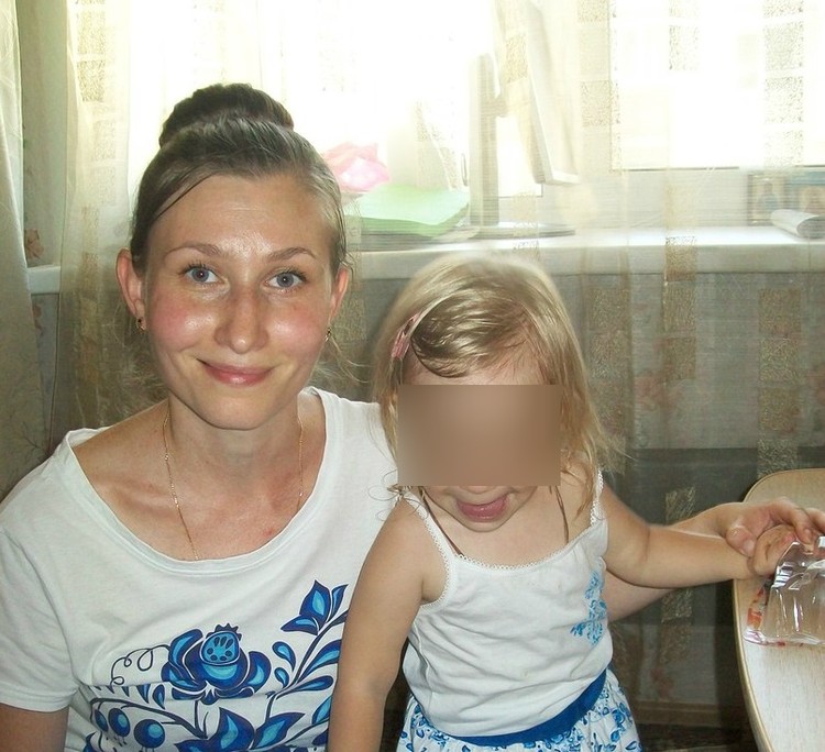 Обмен фото дочек сестер. Обсуди дочку. Как одеться на выпускной в садик маме. Обсудить дочку. Обсуждение дочек.