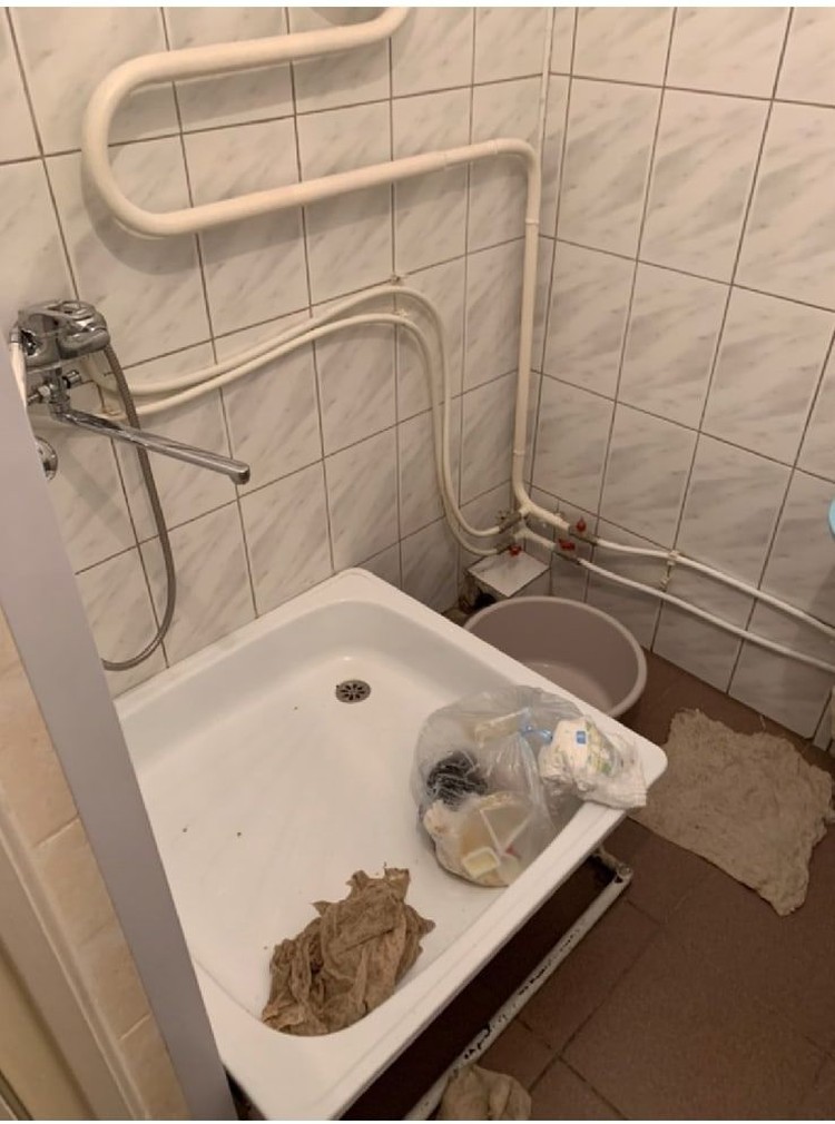 запрет кгт. вход с тележками запрещен. прием пищи запрещен. телефон запрещен. знак запрета.