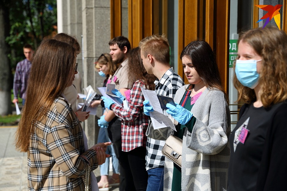 Пандемия внесла коррективы не только в даты ЦТ Фото: Святослав ЗОРКИЙ