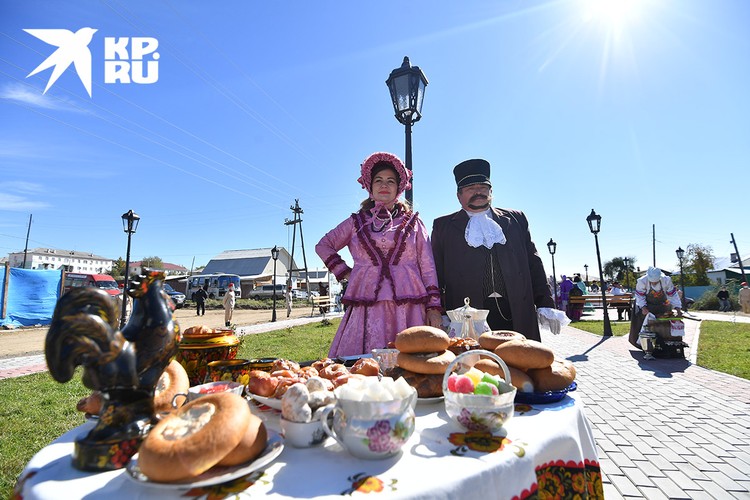 Купцов и гостей принято встречать хлебом-солью.