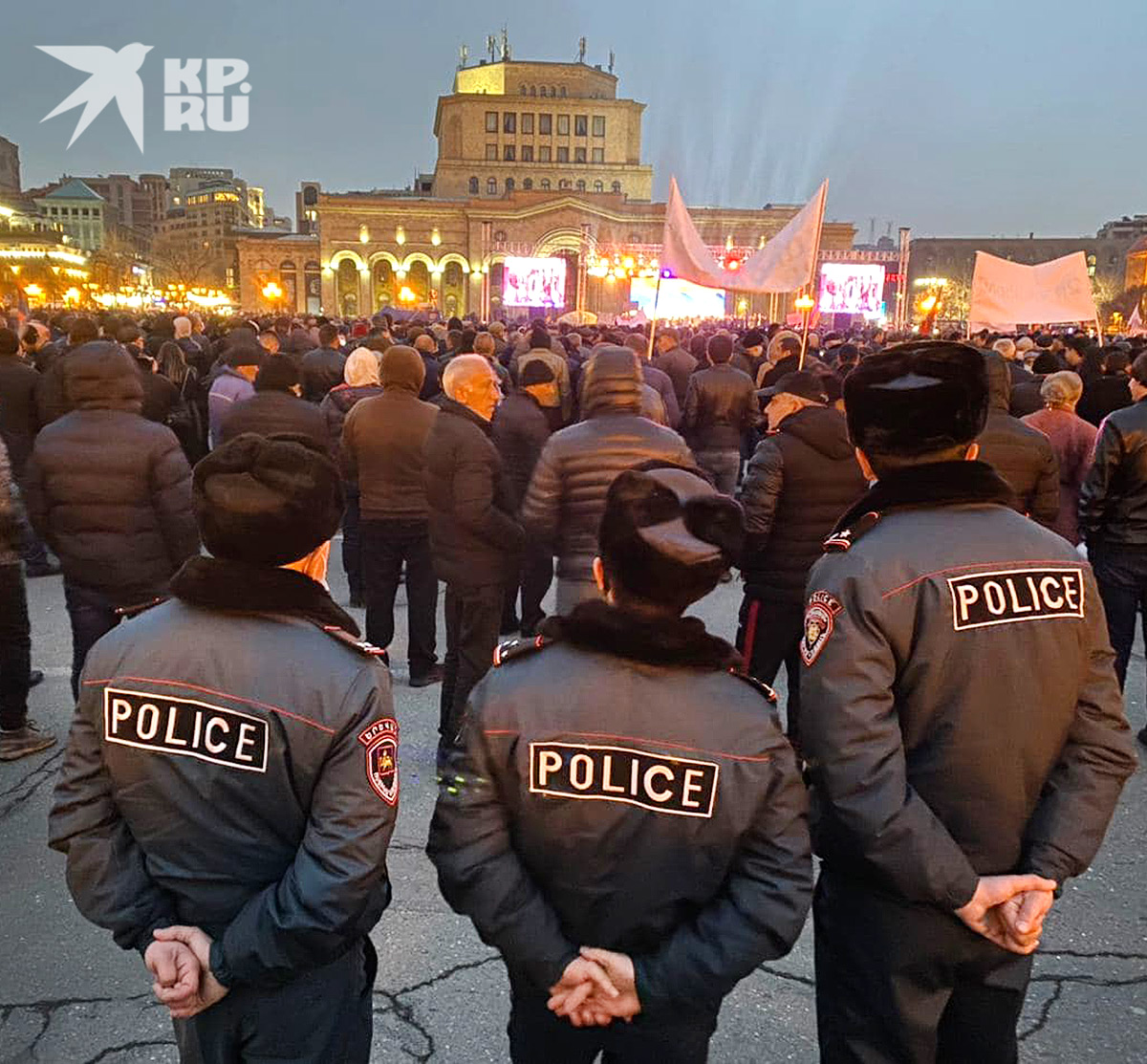 Полицейское оцепление на митинге сторонников Пашиняна.