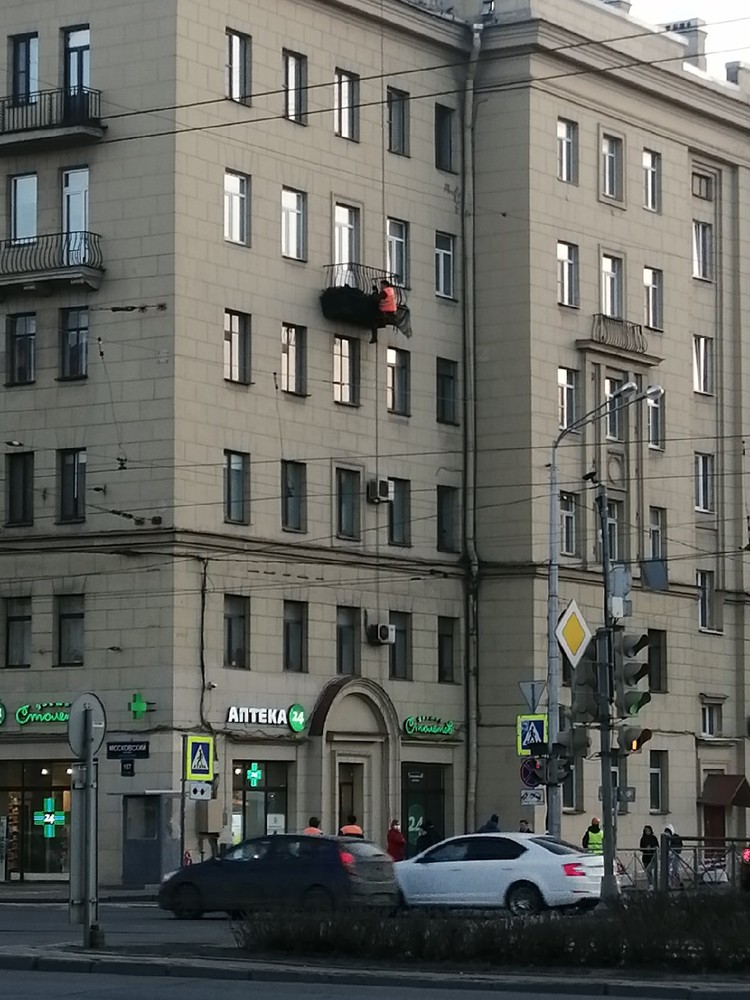 Комиссия утверждает, что ежедневно осматривает дом Фото: ДТП и ЧП Петербурга