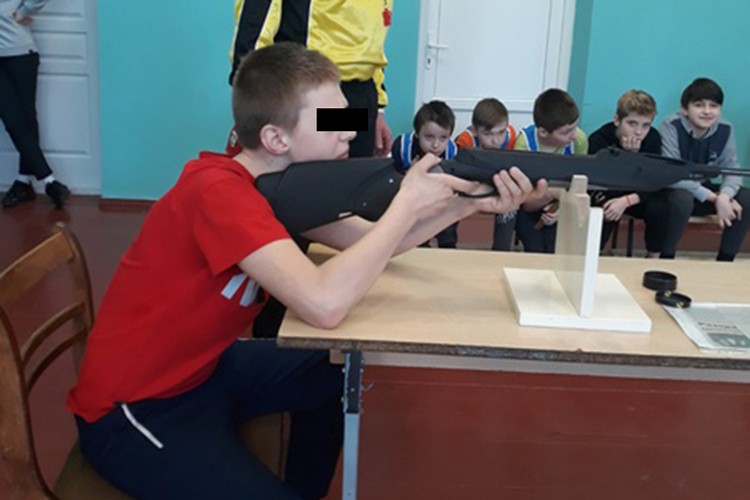 У 12-летнего Ромы хорошая спортивная подготовка, он участвует в соревнованиях по лыжам,стрельбе, легкой атлетике и другим видам спорта. Фото:zanaroch.schools.by