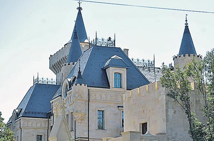 Застолье средневековье. Тауэр хаус шотландия. Жизнь в средневековом замке. Поместье мидфорд касл. Замок здание.