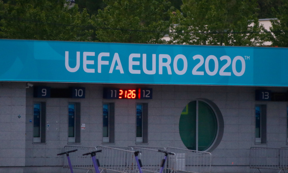 К Евро-2020 на дорогах Санкт-Петербурга появится брендированный транспорт. Фото: Global Press Look