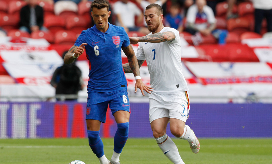 Защитник «Брайтона» Уайт (в синей футболке) вызван в сборную Англии на Евро-2020. Фото: Global Press Look