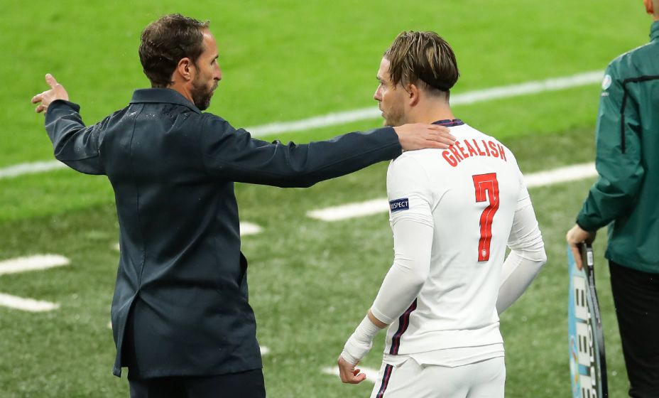 Главный тренер сборной Англии Гарет Саутгейт благославляет  Джека Грилиша на подвиги. Фото: Reuters