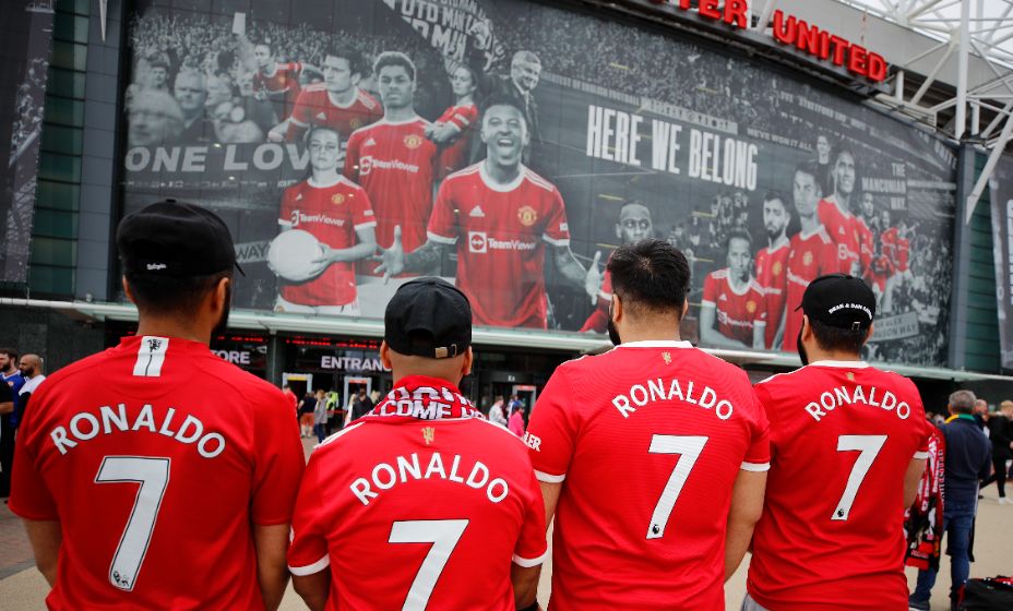 Поклонники «МЮ» носят теперь футболки с одними семерками. Фото: Reuters