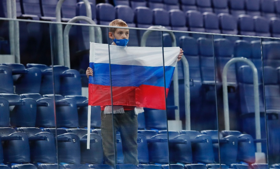 Юный болельщик сборной России стал свидетелем драки на матче с Кипром.
Фото: Reuters 