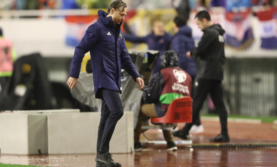 Валерий Карпин расстроен поражением от сборной Хорватии. Теперь на ЧМ-2022 надо пробиваться через стыки. Фото: Reuters