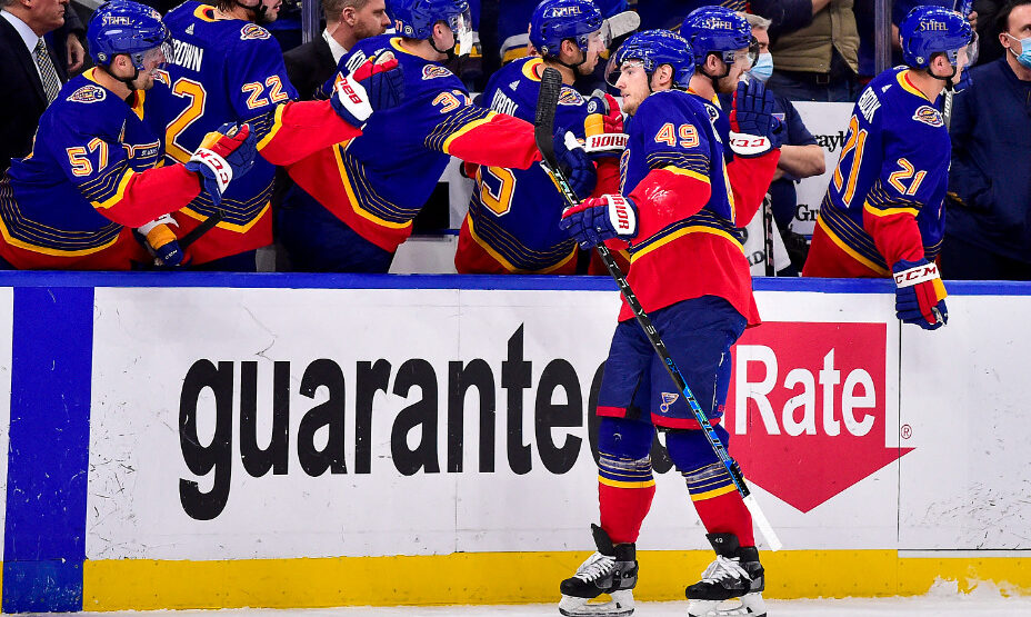 Иван Барбашев, хоккей