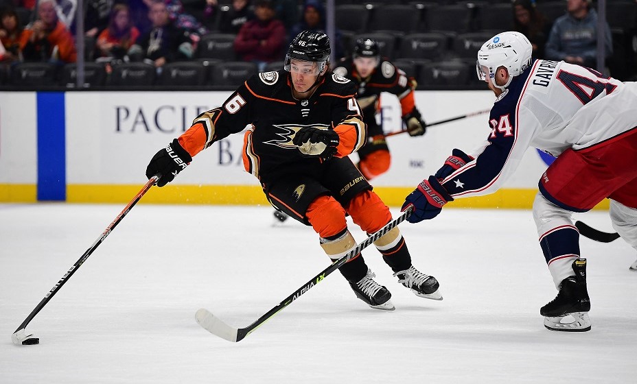 Гавриков не смог оградить «Анахайм» от неудачи. Фото: Reuters