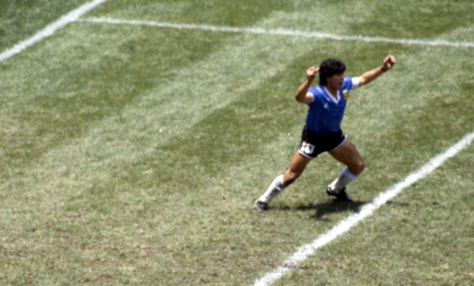 Диего Марадона празднует гол в ворота Англии на ЧМ-1986. Фото: Global Look Press