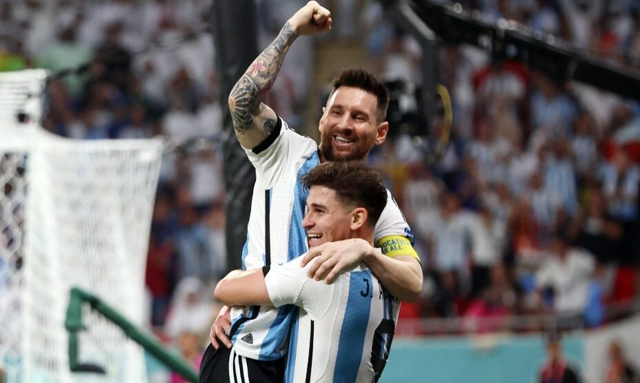 Лионель Месси и Хулиан Альварес