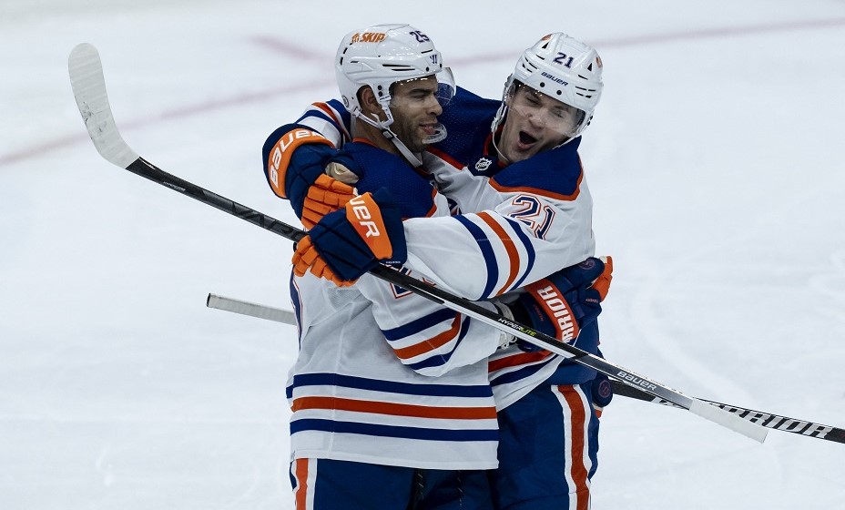 Форвард «Эдмонтона» Клим Костин рад победе клуба. Фото: Reuters