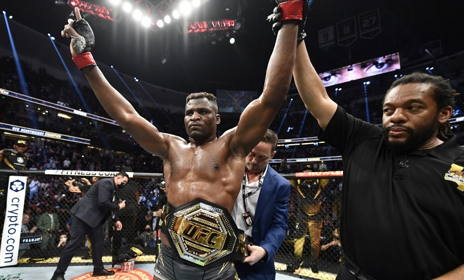 Экс-чемпион UFC Фрэнсис Нганну провел уже два боя по боксу. Фото: UFC Russia