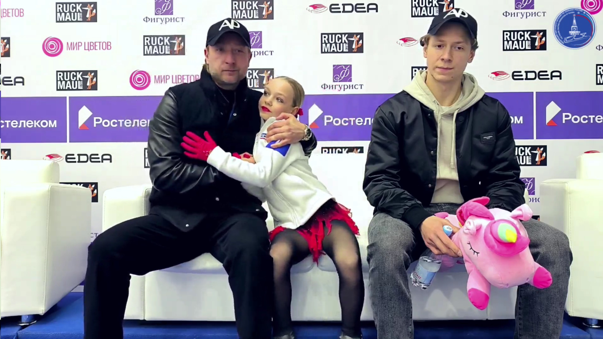 Елена Костылева и Евгений Плющенко. Фото: стоп-кадр официальной прямой трансляции
