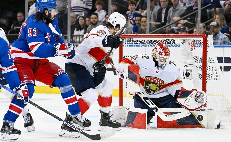 Голкипер Сергей Бобровский творит чудеса в воротах «Флориды». Фото: Reuters