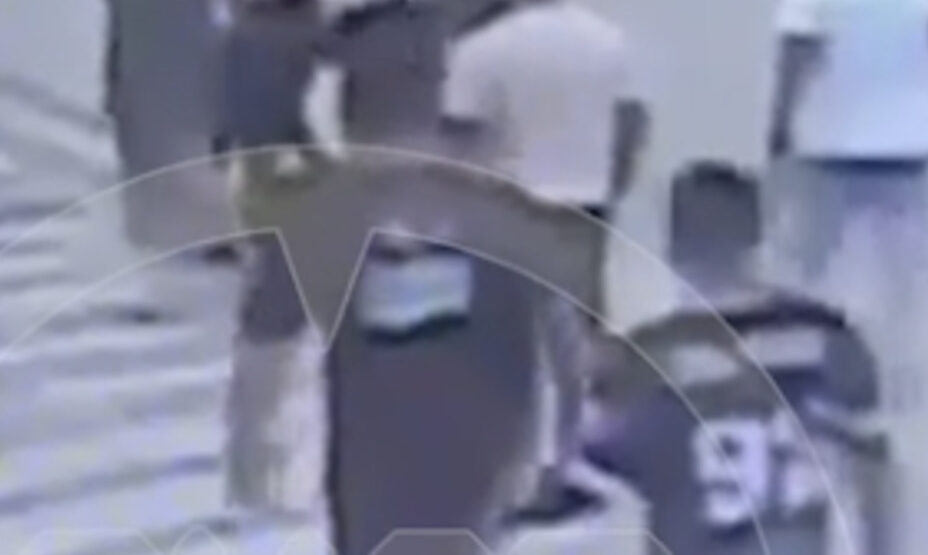 Дваои вступился за ребенка и потерял глаз, фото скрин с соцсетей