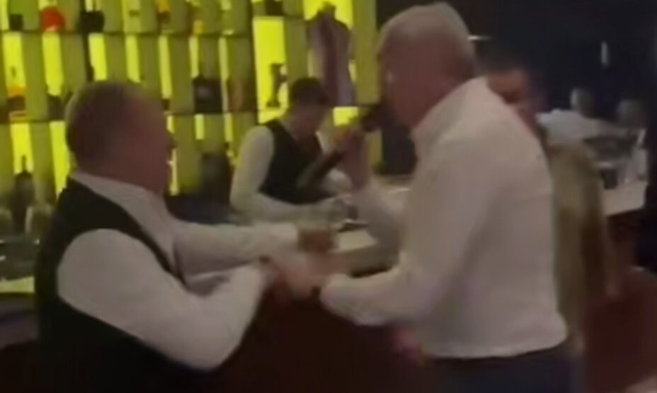 Гендиректор Црвены пел русскую песню, фото снимок кэрана