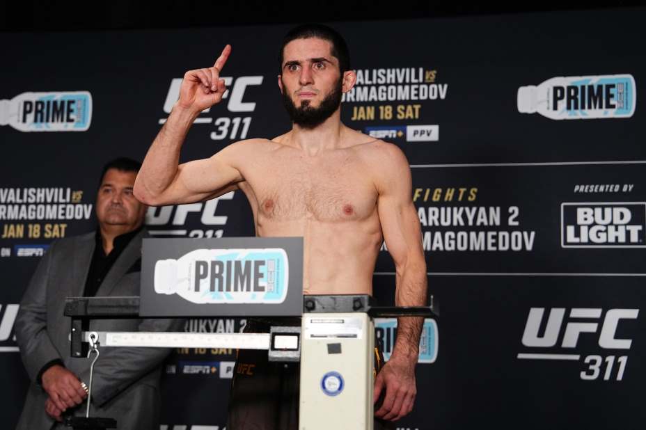 Ислам Махачев на UFC 311 вместо Царукян будет драться с Мойкано. Фото: Соцсети UFC