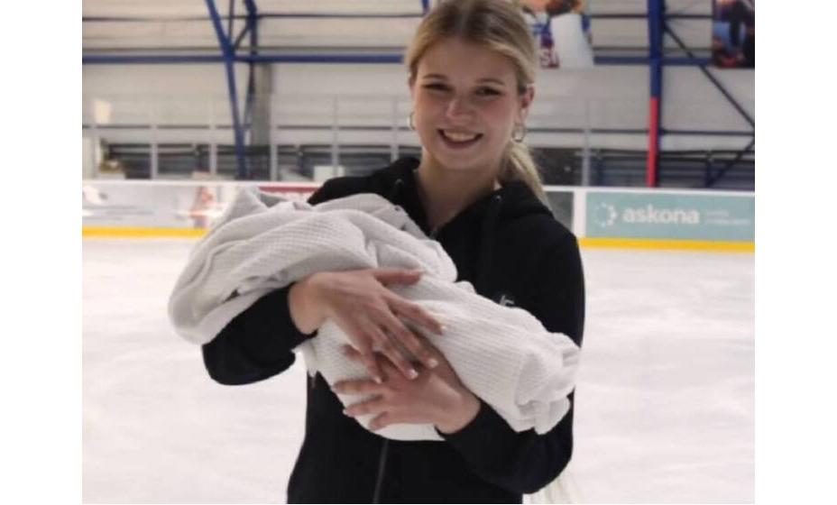 Трусова вышла на лед с сыном. Фото: социальные сети Александры Трусовой