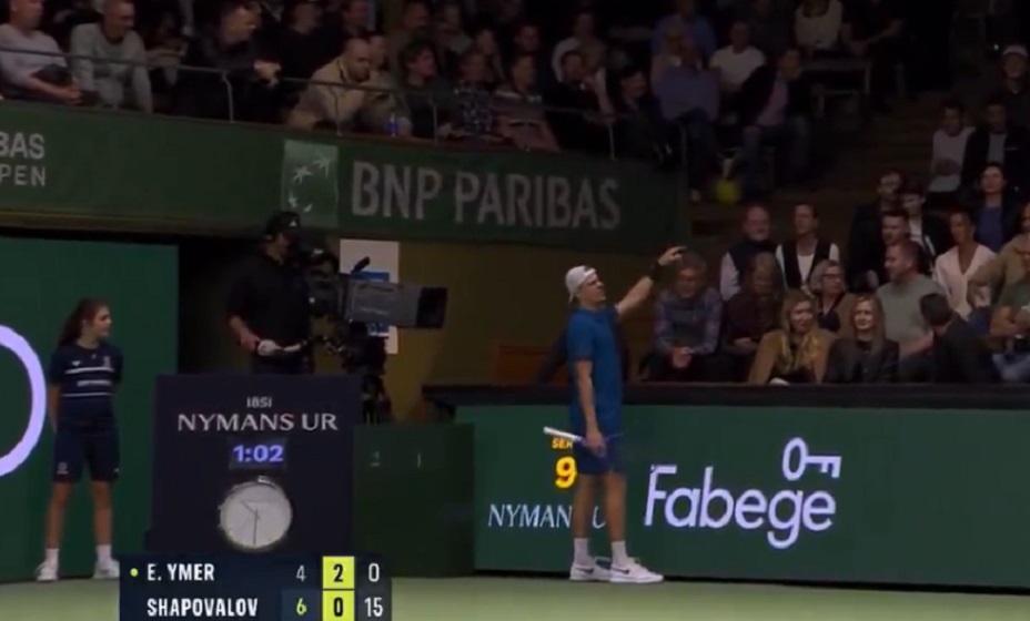 Канадский теннисист Шаповалов поругался с болельщиком на русском языке. Фото: скрин трансляции