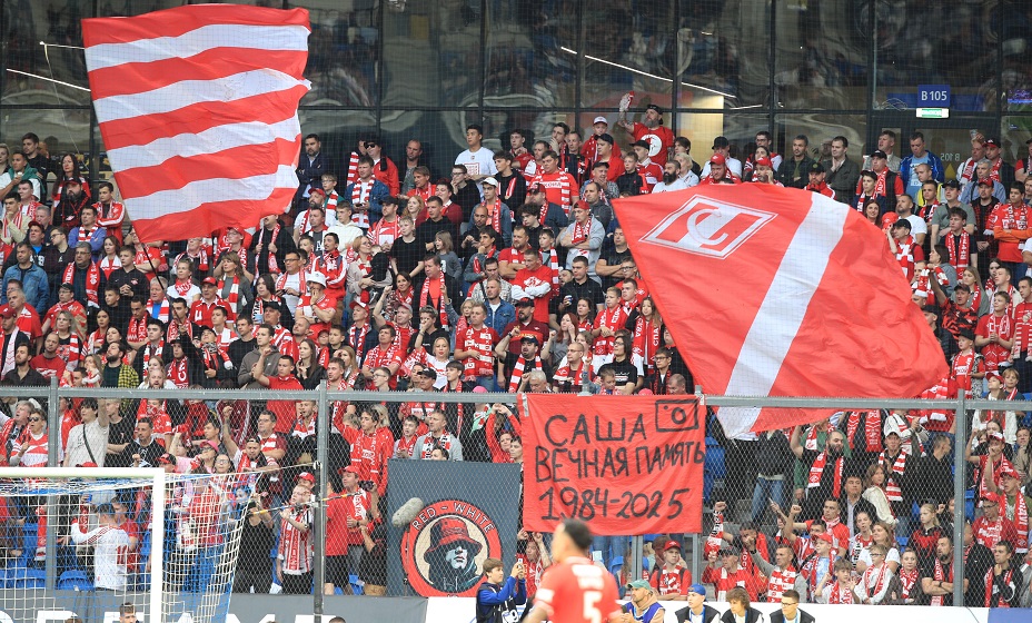 «Спартак» оштрафовали на 100 тысяч рублей за оскорбления фанатов в адрес ЦСКА и судьи. Фото: Global Look Press