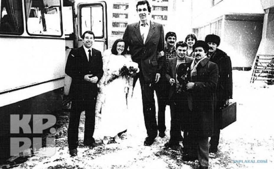 Рост Александра Сизоненко был настолько огромным, что он считается самым высоким баскетболистом мира. Фото: КП