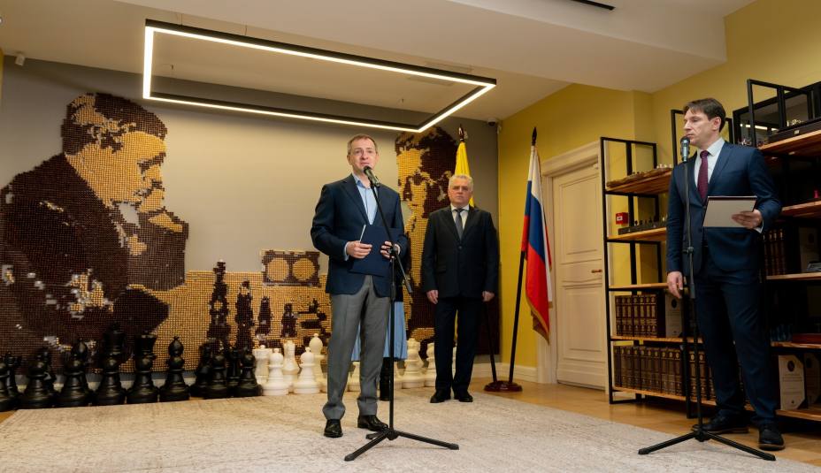 Помощник Президента России, Председатель РВИО Владимир Мединский. выступает за возрождение российских шахматных традиций. Фото: Федерация шахмат России