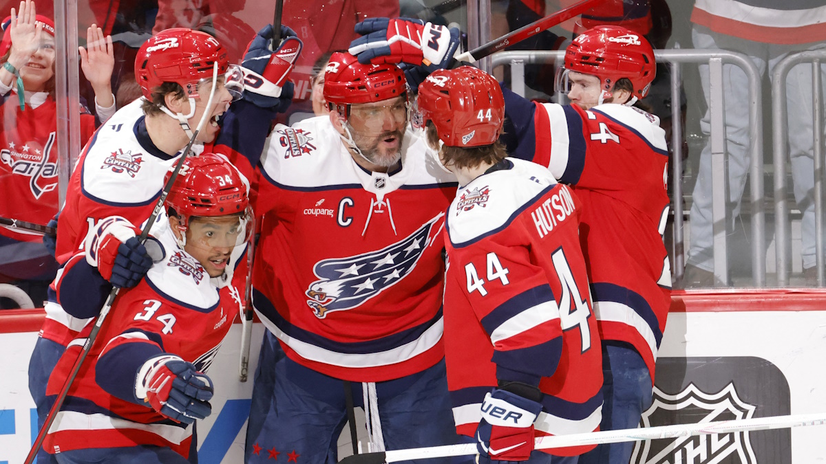 Александр Овечкин забросил 1000-ю шайбу в НХЛ. Фото: Amber Searls-Imagn Images